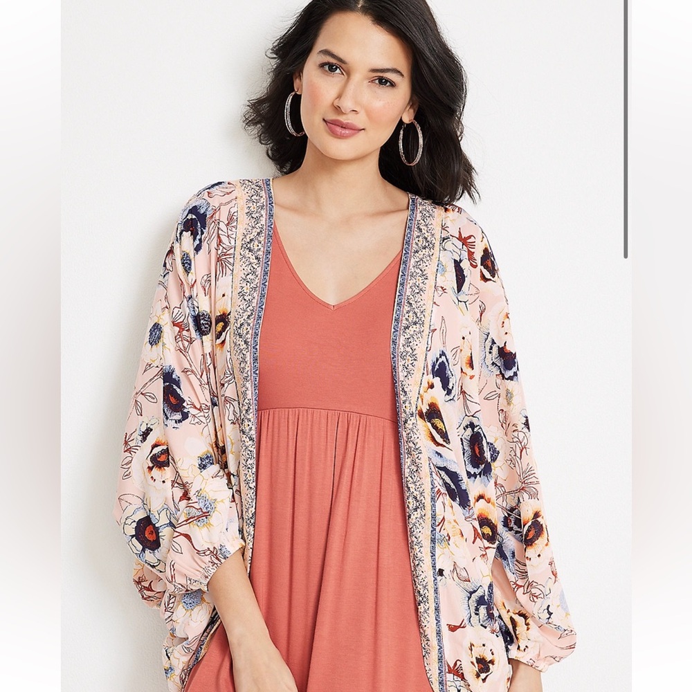 Maurice's pink Floral trim kimono size s/m